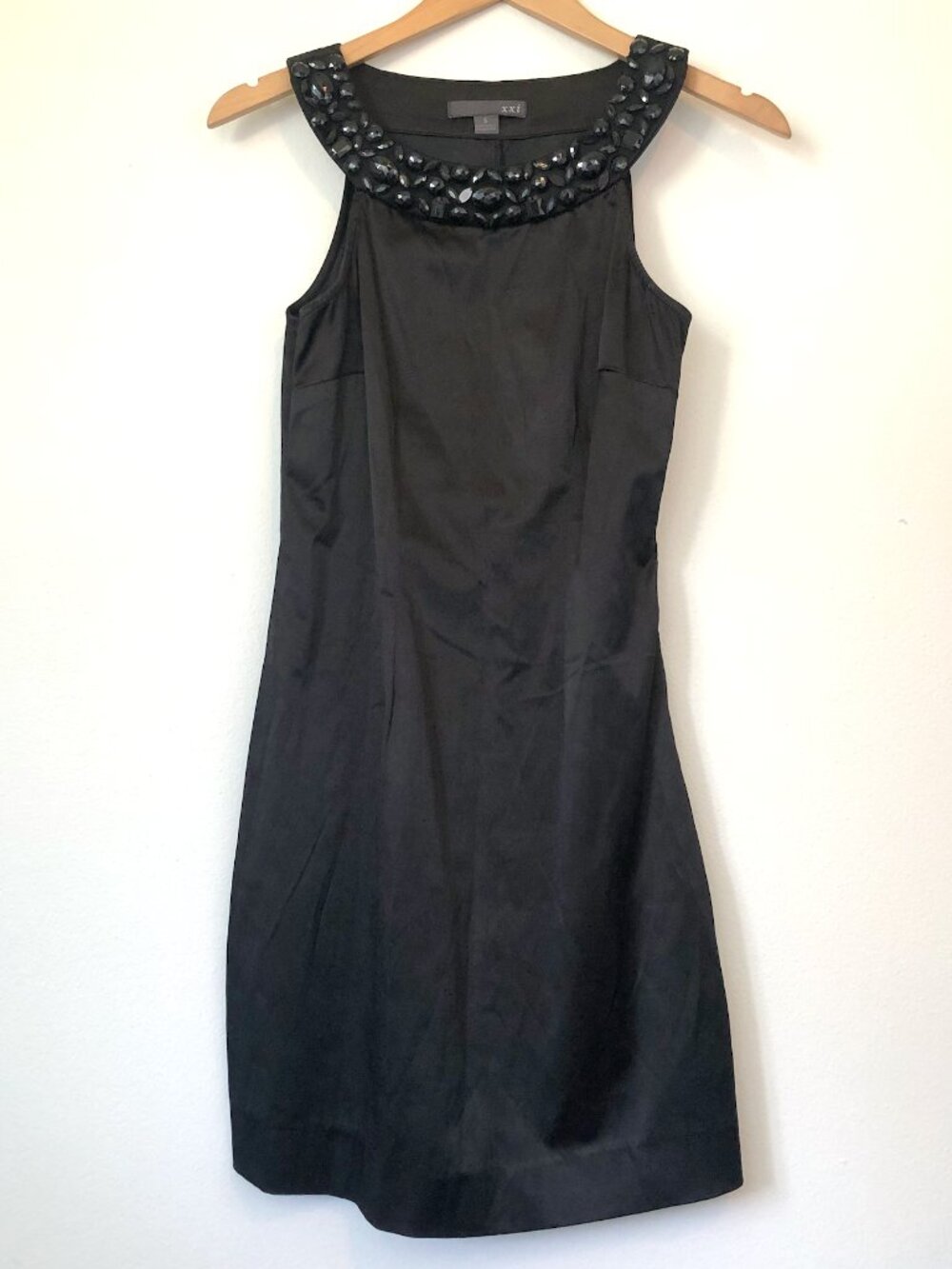 FOREVER 21 Black Beaded Satin Sleeveless LBD Sheath ? Mini Dress JUNIORS Small